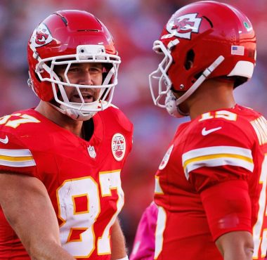 TE Travis Kelce y QB Patrick Mahomes, Kansas City Chiefs. Foto: Getty Images.