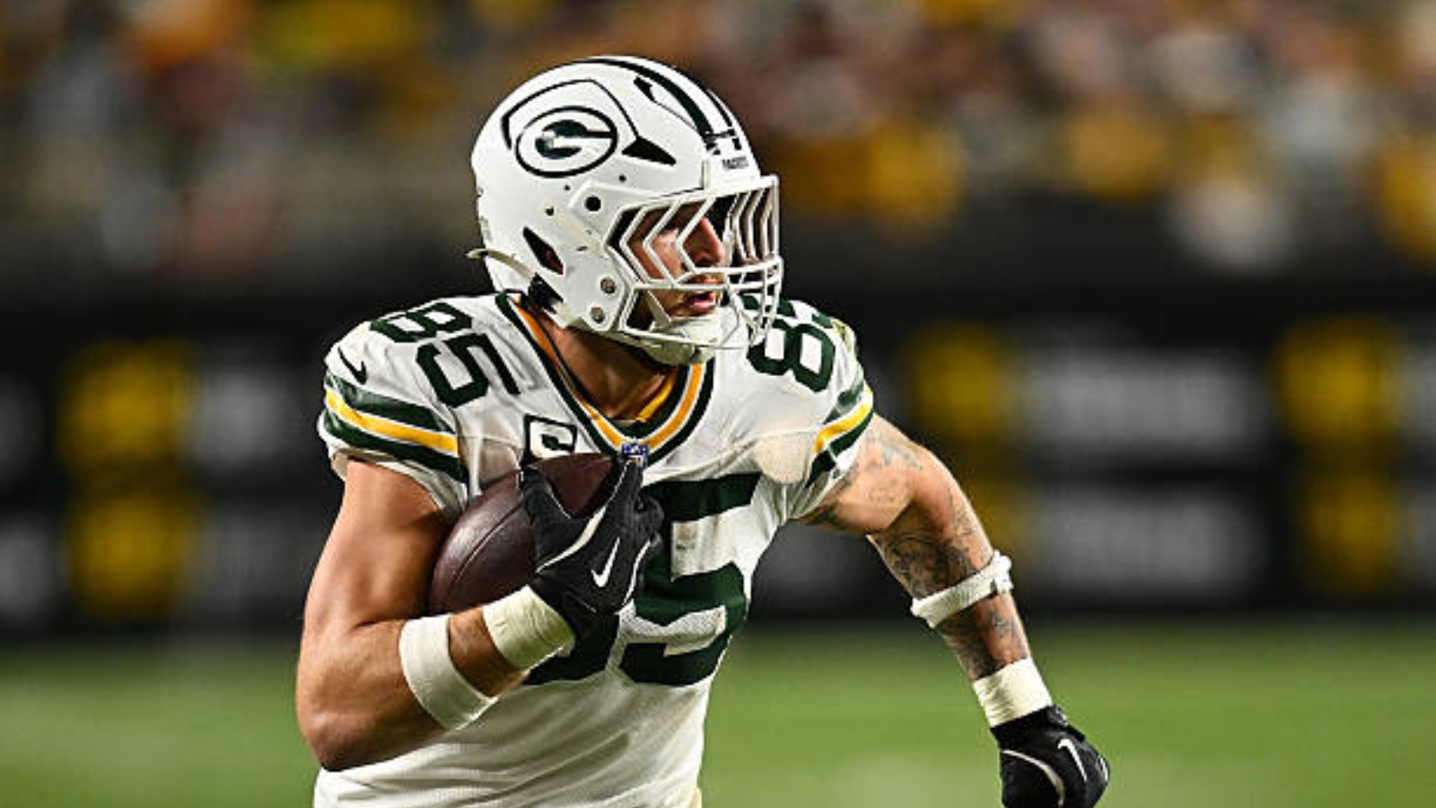 Tucker Kraft firma extensión de contrato con los Packers