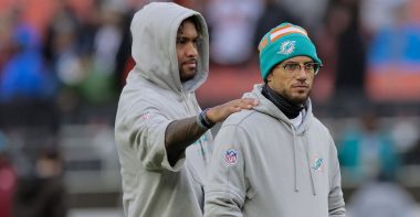 QB Tua Tagovailoa y HC Mike McDaniel, Miami Dolphins. Foto: Getty Images