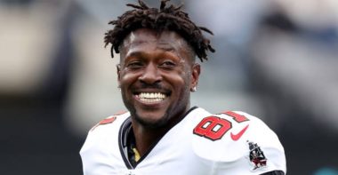 WR Antonio Brown con los Tampa Bay Buccaneers en 2022. Foto: Getty Images.