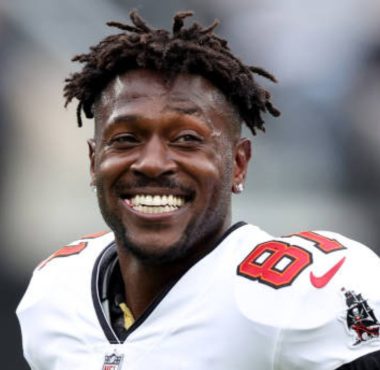 WR Antonio Brown con los Tampa Bay Buccaneers en 2022. Foto: Getty Images.
