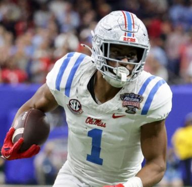 WR De'Zhaun Stribling con Ole Miss. Foto: Getty Images.
