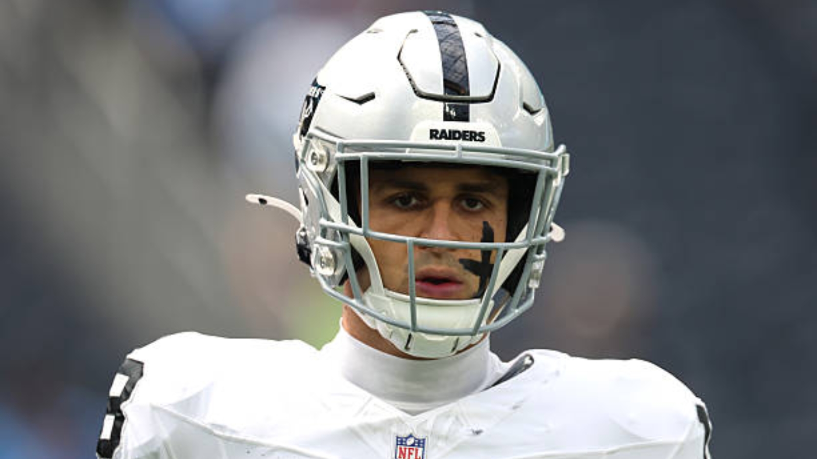Raiders pierden a importante receptor por fractura de antebrazo tras vencer a Saints