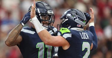 WR Jaxon Smith-Njigba y QB Drew Lock, Seattle Seahawks. Foto: Getty Images.