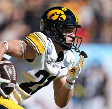 WR Kaden Wetjen, Universidad de Iowa. Foto: Getty Images.