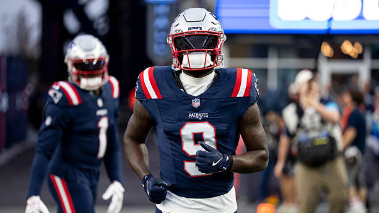 Patriots mandan a receptor a los Texans a cambio de un safety y pick del Draft