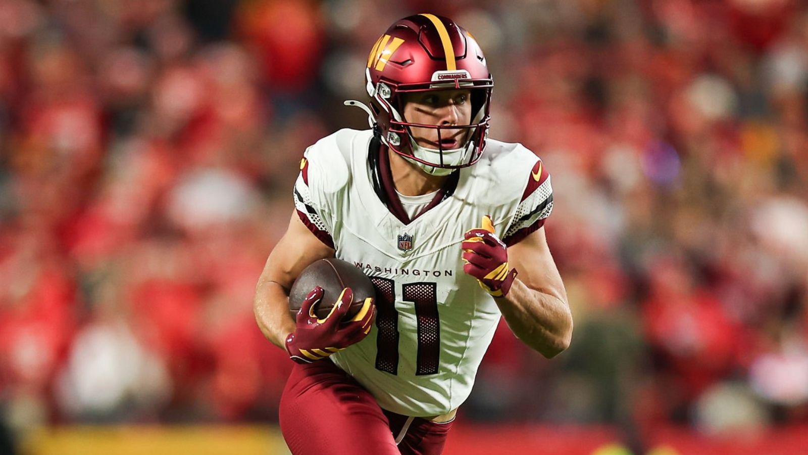 McCaffrey, fuera el resto de la Temporada NFL 2025 por lesión