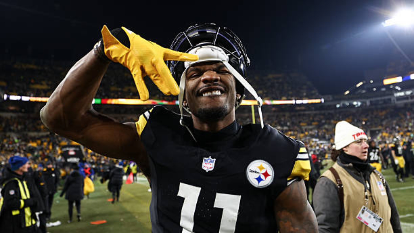 Steelers refuerzan su ofensiva con receptor campeón de los Super Bowls LVII y LVIII