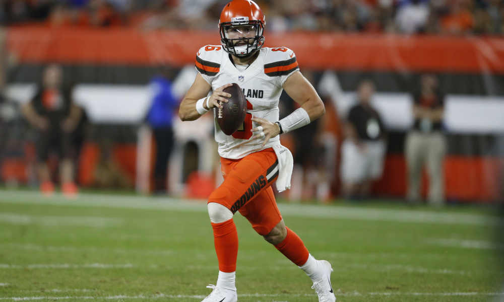 Comparan a Baker Mayfield con Elway y Favre.