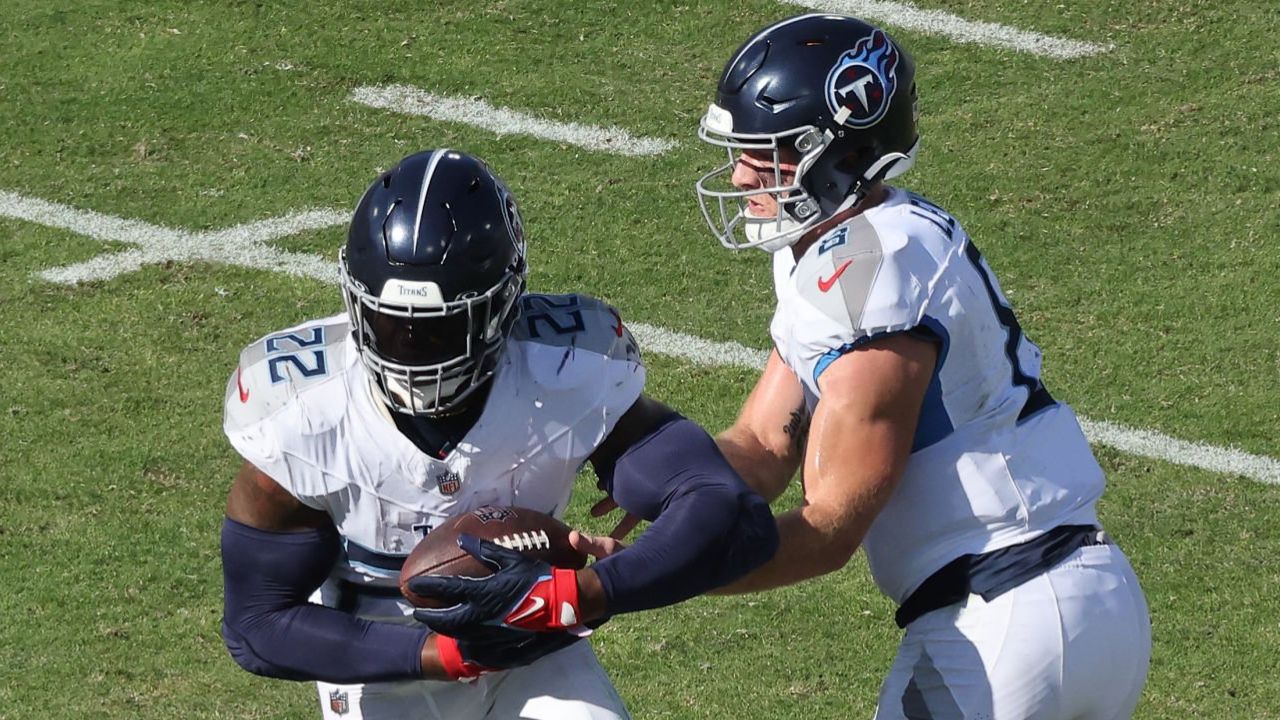 RB Derrick Henry (izquierda) y QB Will Levis (derecha), Tennessee Titans