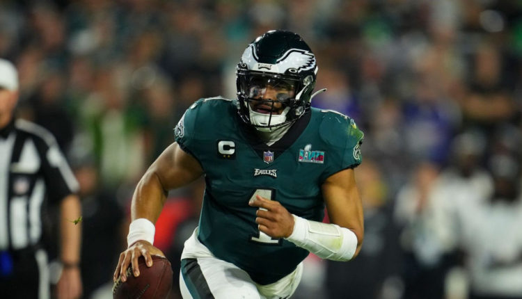 QB Jalen Hurts, Philadelphia Eagles, en el Super Bowl LVII