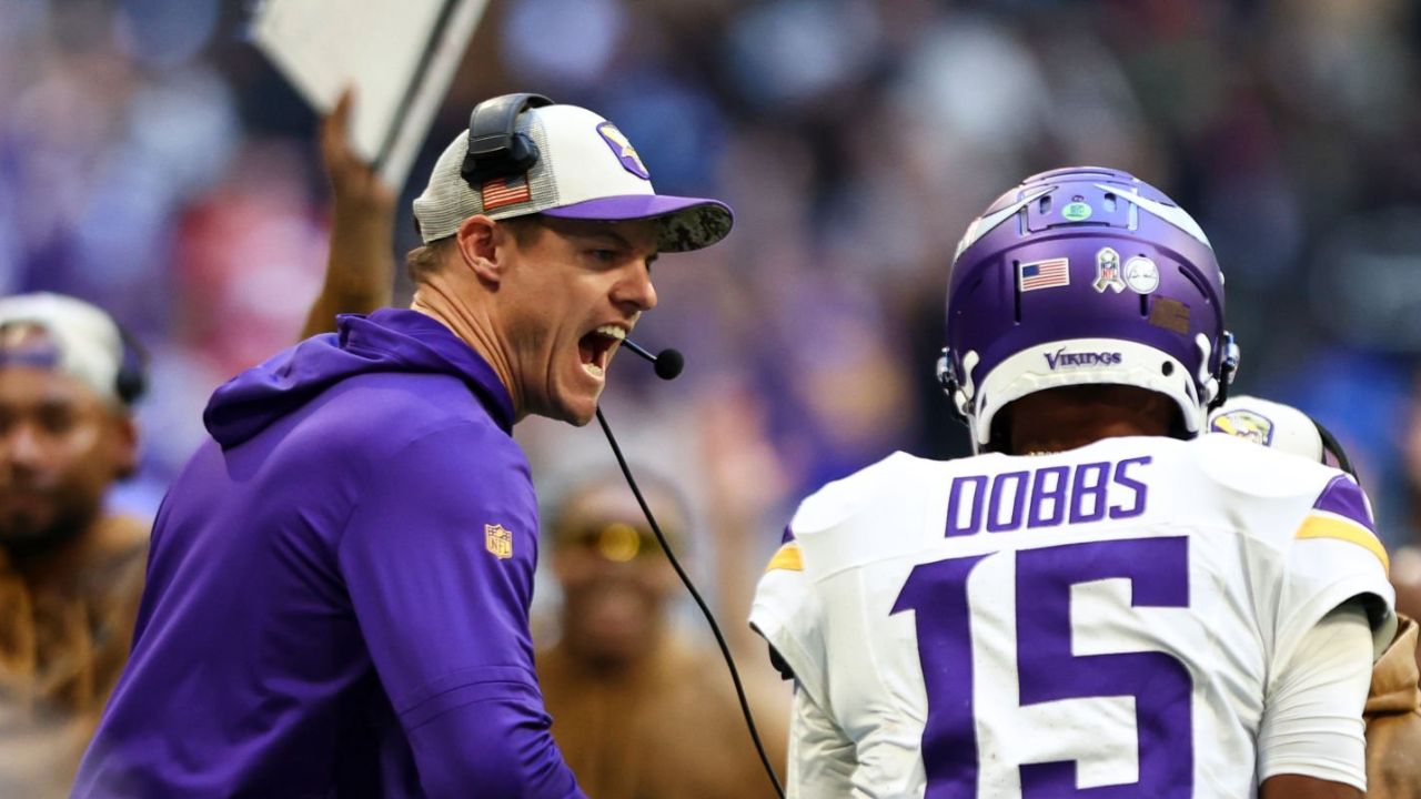 HC Kevin O'Connell y QB Joshua Dobbs, Minnesota Vikings