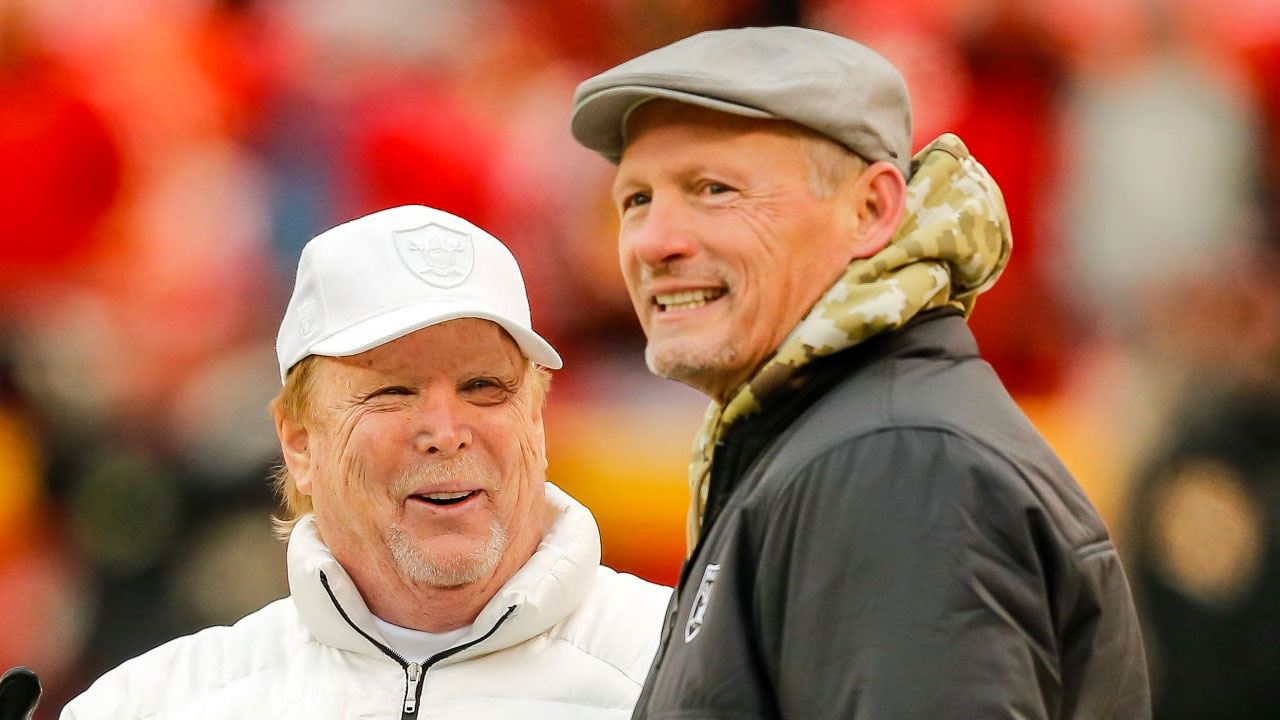 Dueño de los Raiders, Mark Davis; y ex GM, Mike Mayock