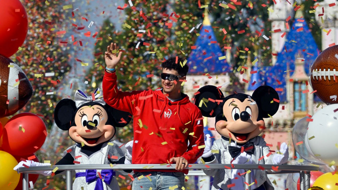 Patrick Mahomes, QB de los Chiefs y la NFL en Disneyland