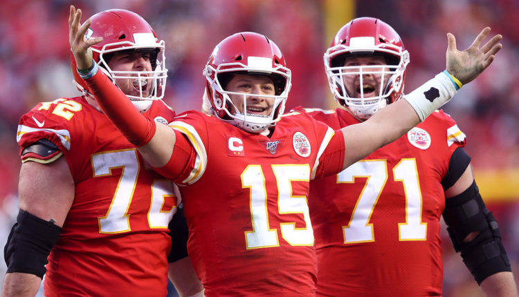 con quien juegan los chiefs hoy