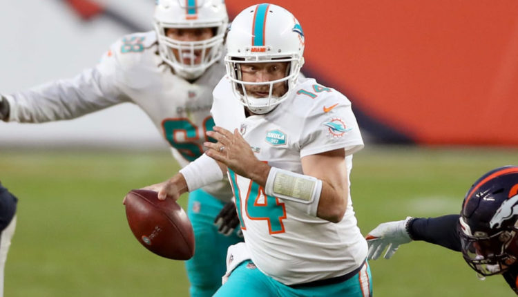 QB Ryan Fitzpatrick con los Miami Dolphins