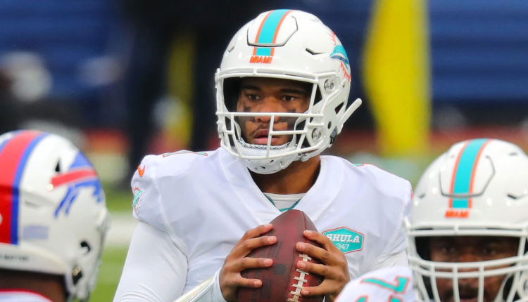 QB Tua Tagovailoa de los Miami Dolphins.