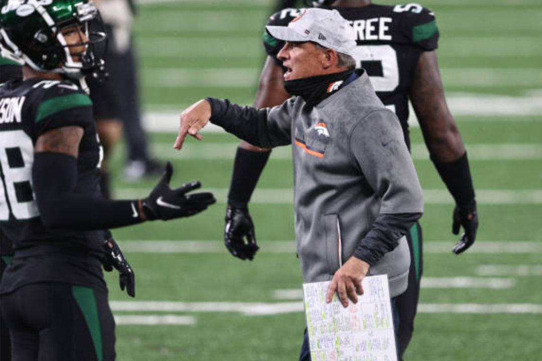 Vic Fangio, head coach de los Broncos