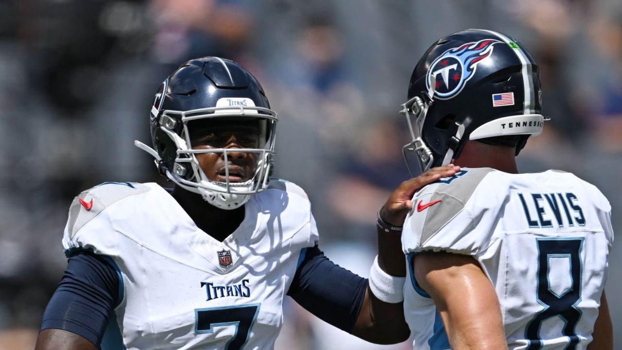 QB Malik Willis (izquierda), QB Will Levis (derecha), Tennessee Titans